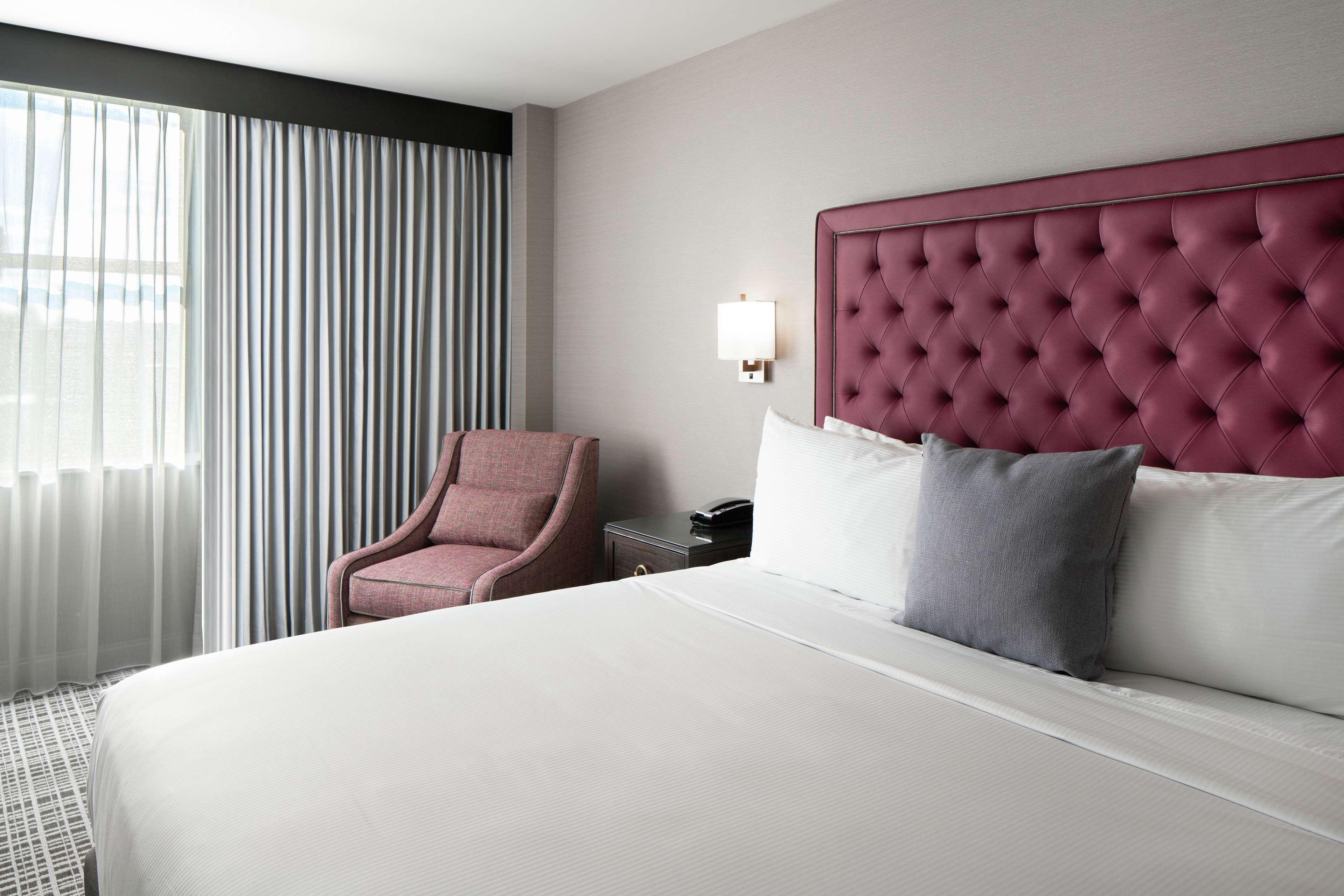 The Axis Hotel, Tapestry Collection By Hilton Hotel