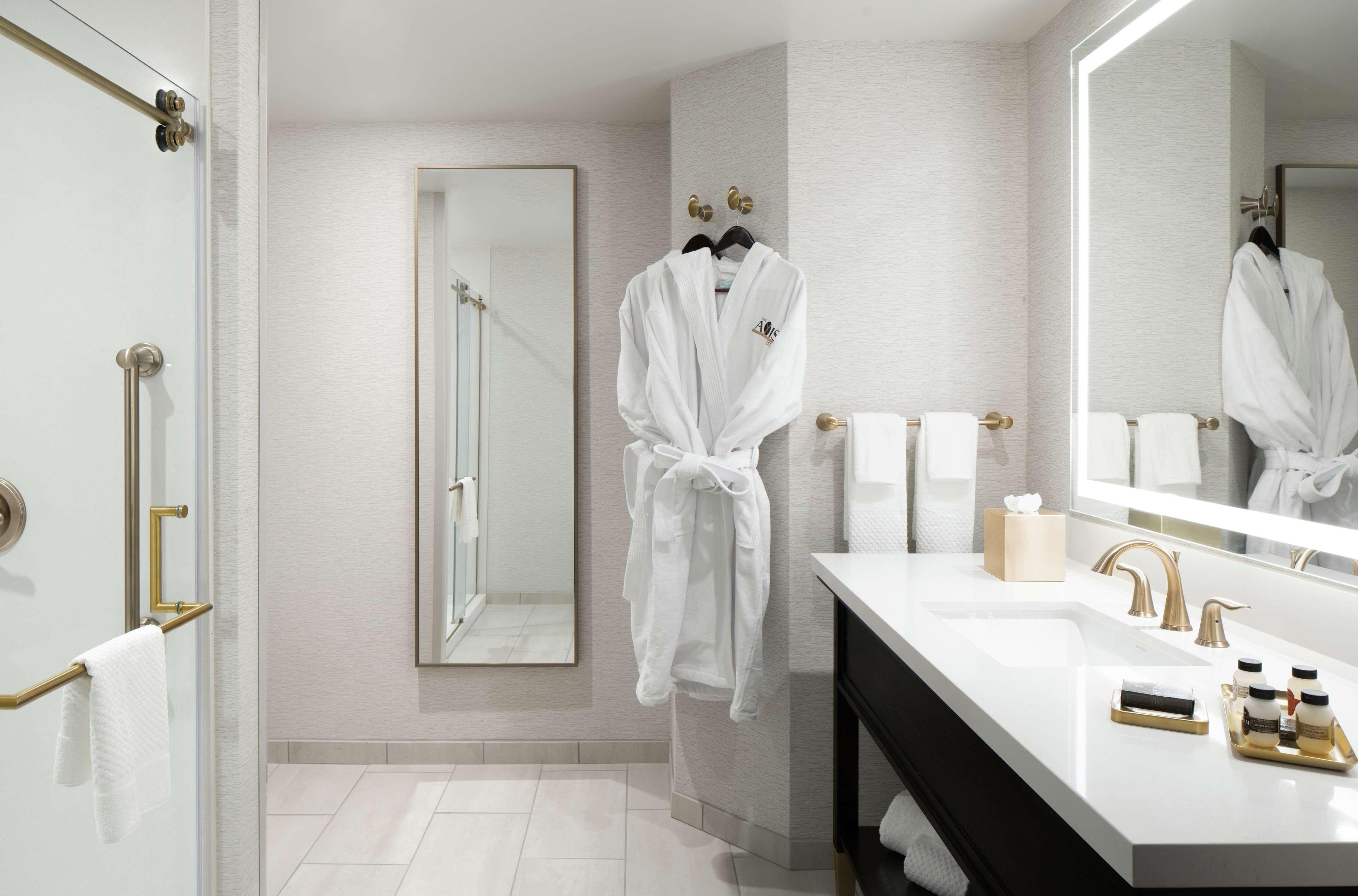 The Axis Hotel, Tapestry Collection By Hilton Hotel Moline
