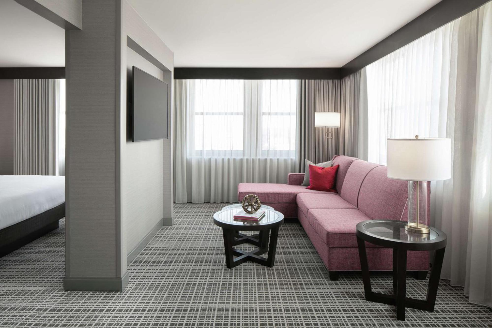The Axis Hotel, Tapestry Collection By Hilton Hotel 4*